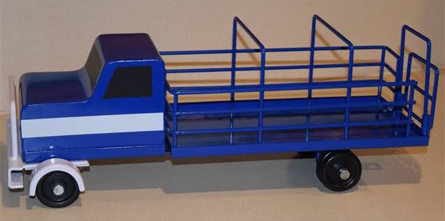 Cattle Truck in Blue, 1/16th Scale J846