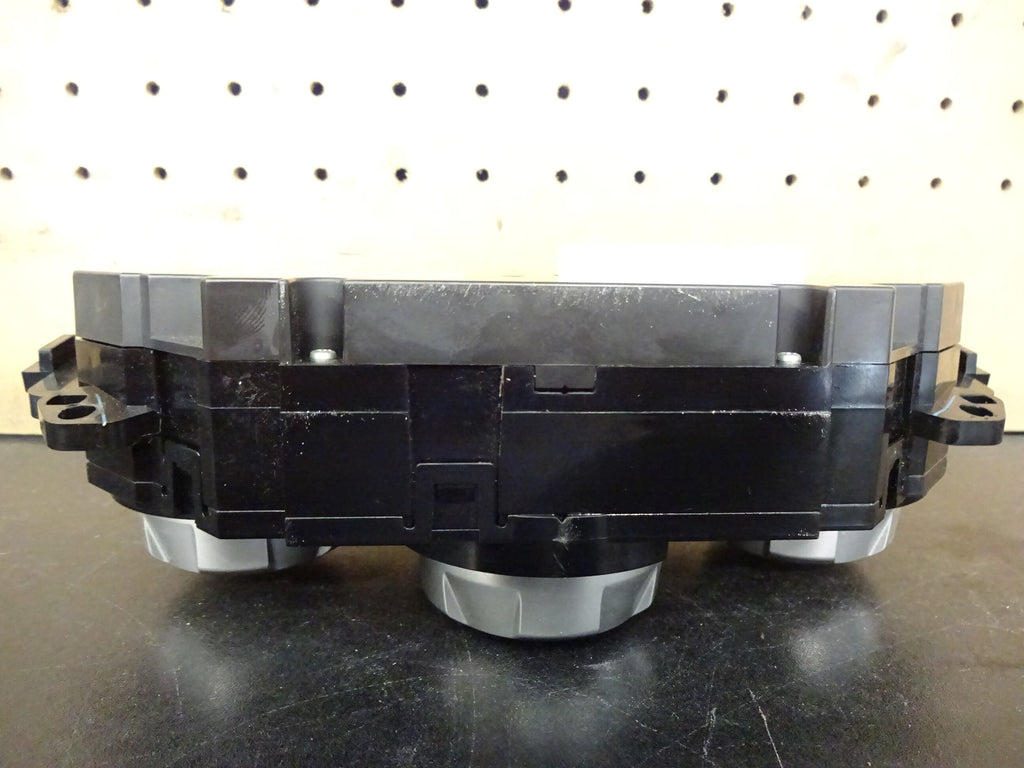 Pre-Owned Subaru Forester A/C Heater Temperature Control Unit Z937