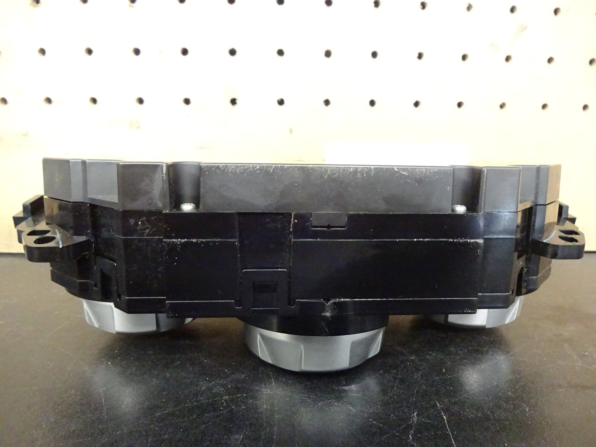 Pre-Owned Subaru Forester A/C Heater Temperature Control Unit Z937