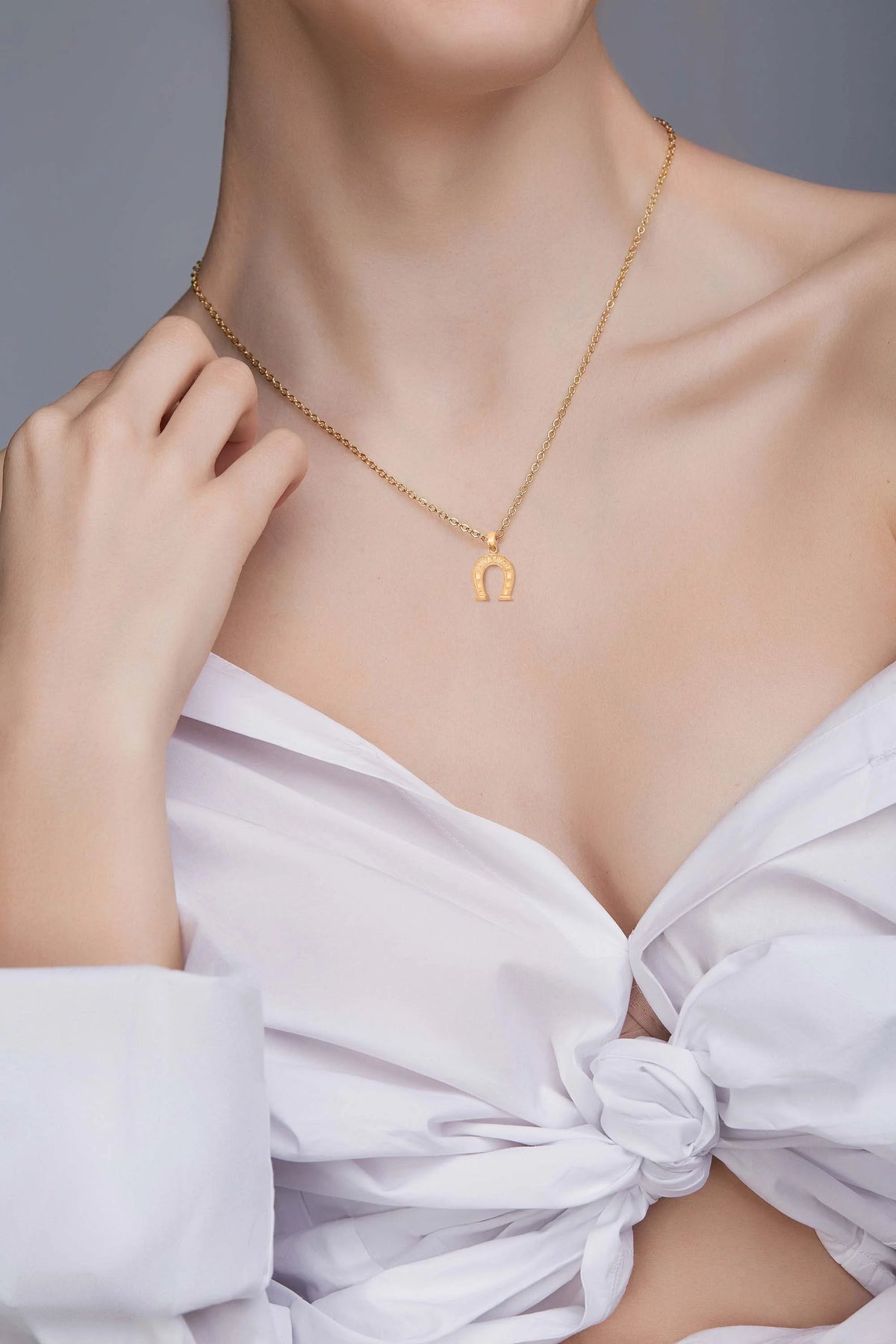 14k Solid Gold Horseshoe Pendant Necklace with 16" Rolo Chain E910
