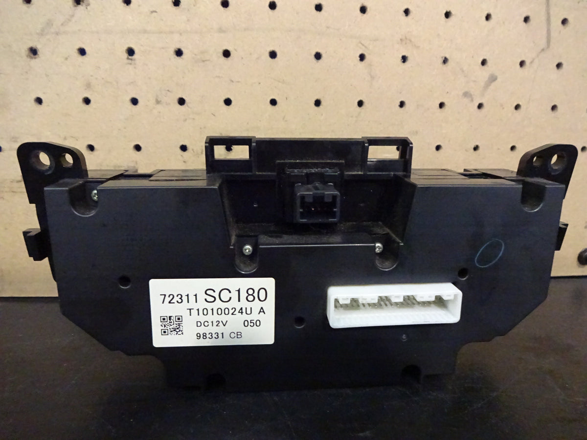 Pre-Owned Subaru Forester A/C Heater Temperature Control Unit Z937