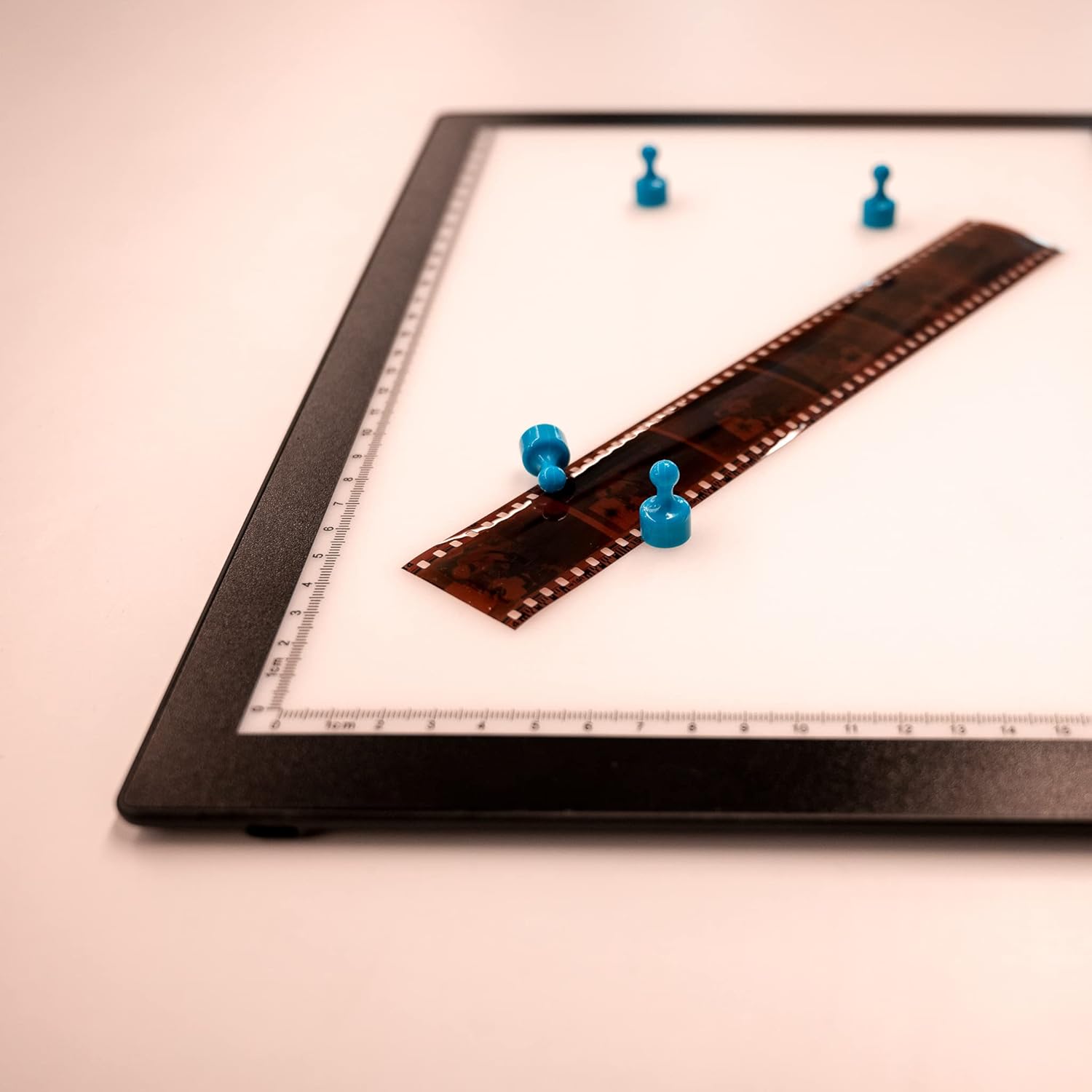 Black Ultra-Thin Portable Light Pad for Slides and Film Negatives O682